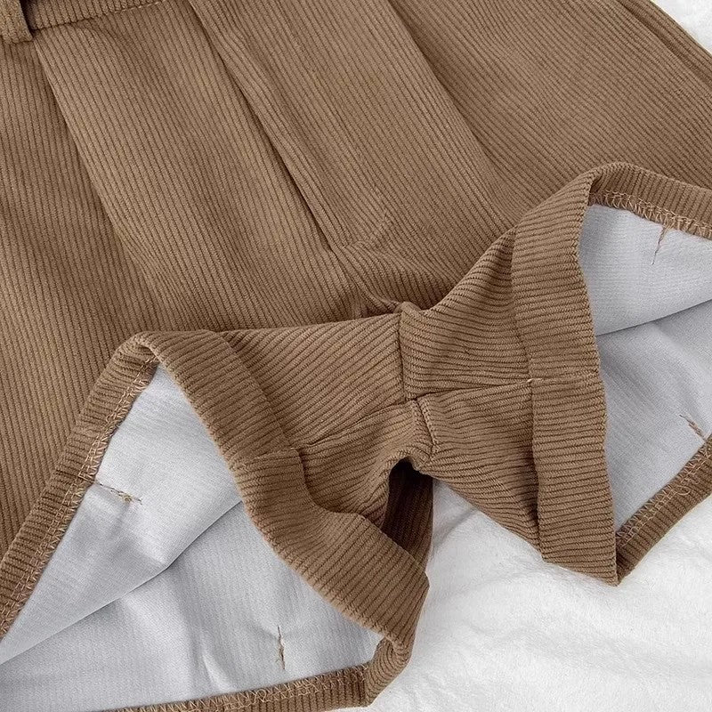 Short de Veludo Vintage Cintura Alta com Barra Dobrada