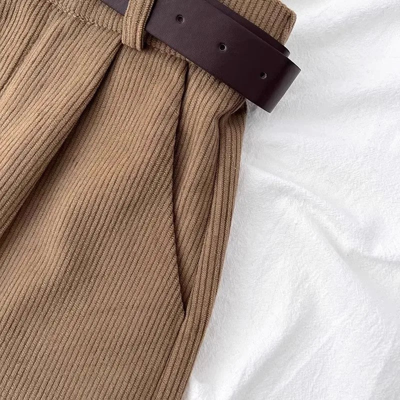 Short de Veludo Vintage Cintura Alta com Barra Dobrada