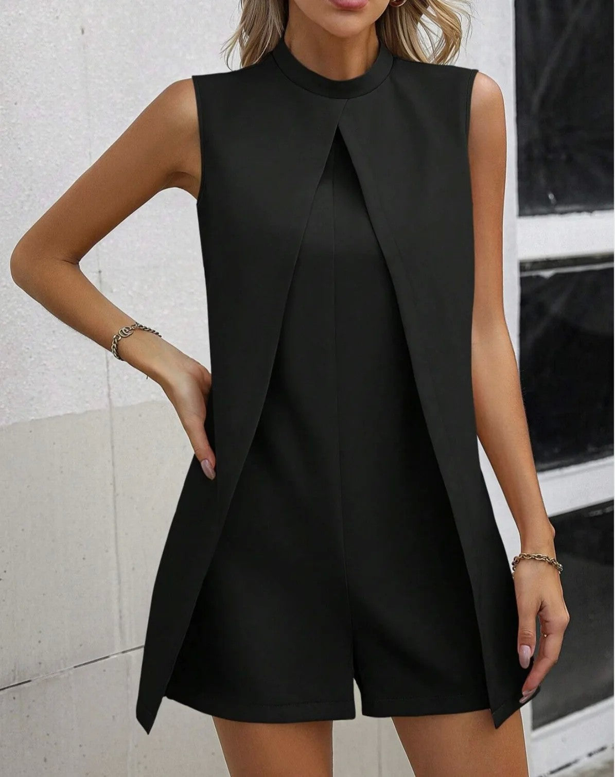 Macacão feminino pescoço sem mangas