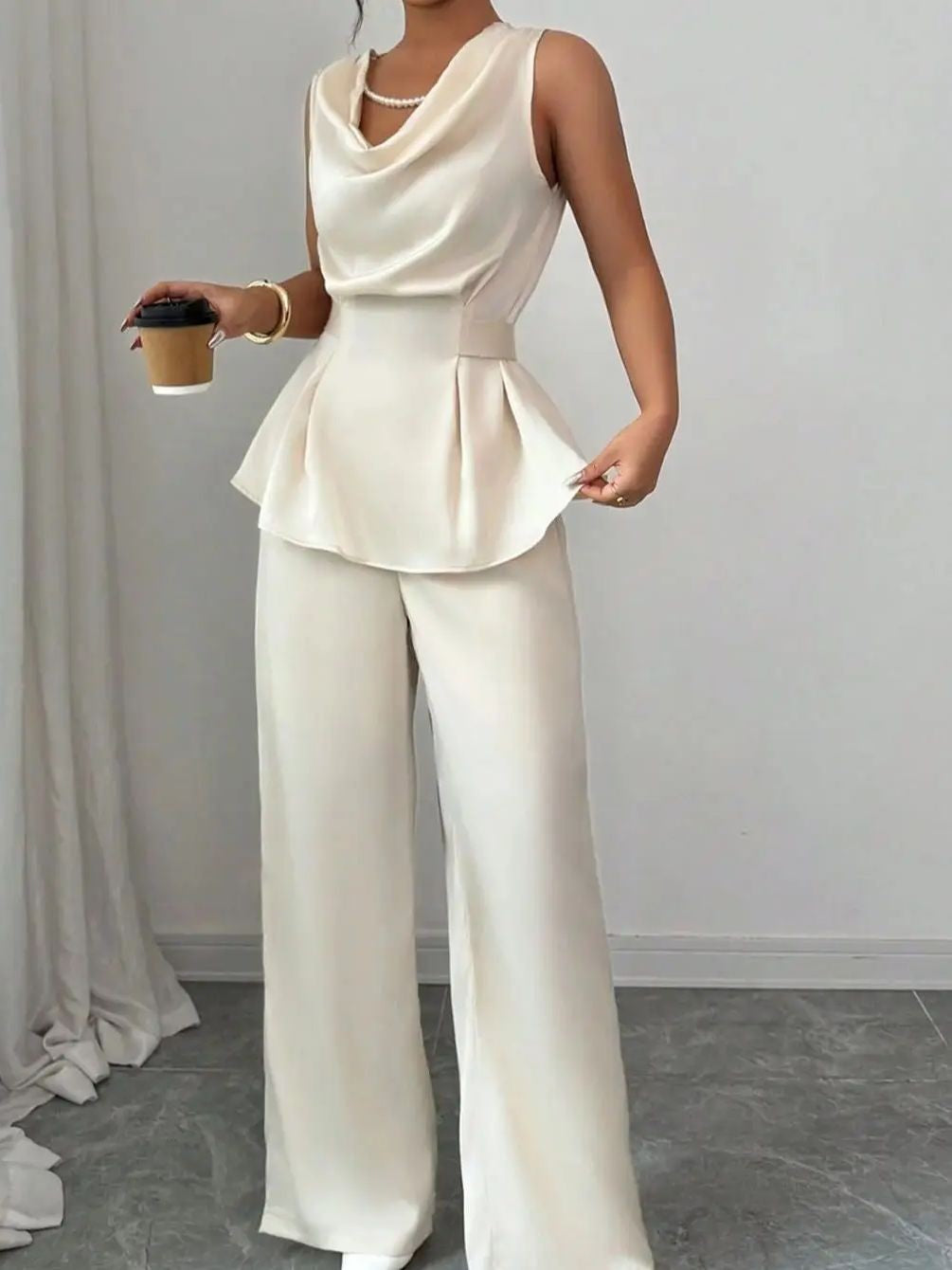 Conjunto 2 Peças Top com Cintura Marcada e Calça Reta