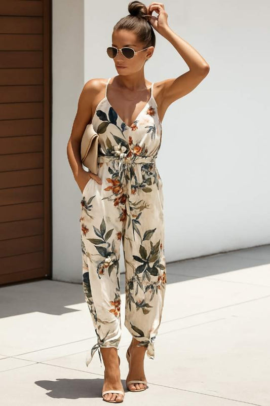 Macacão Floral Decote V Profundo Sem Costas, com Fenda