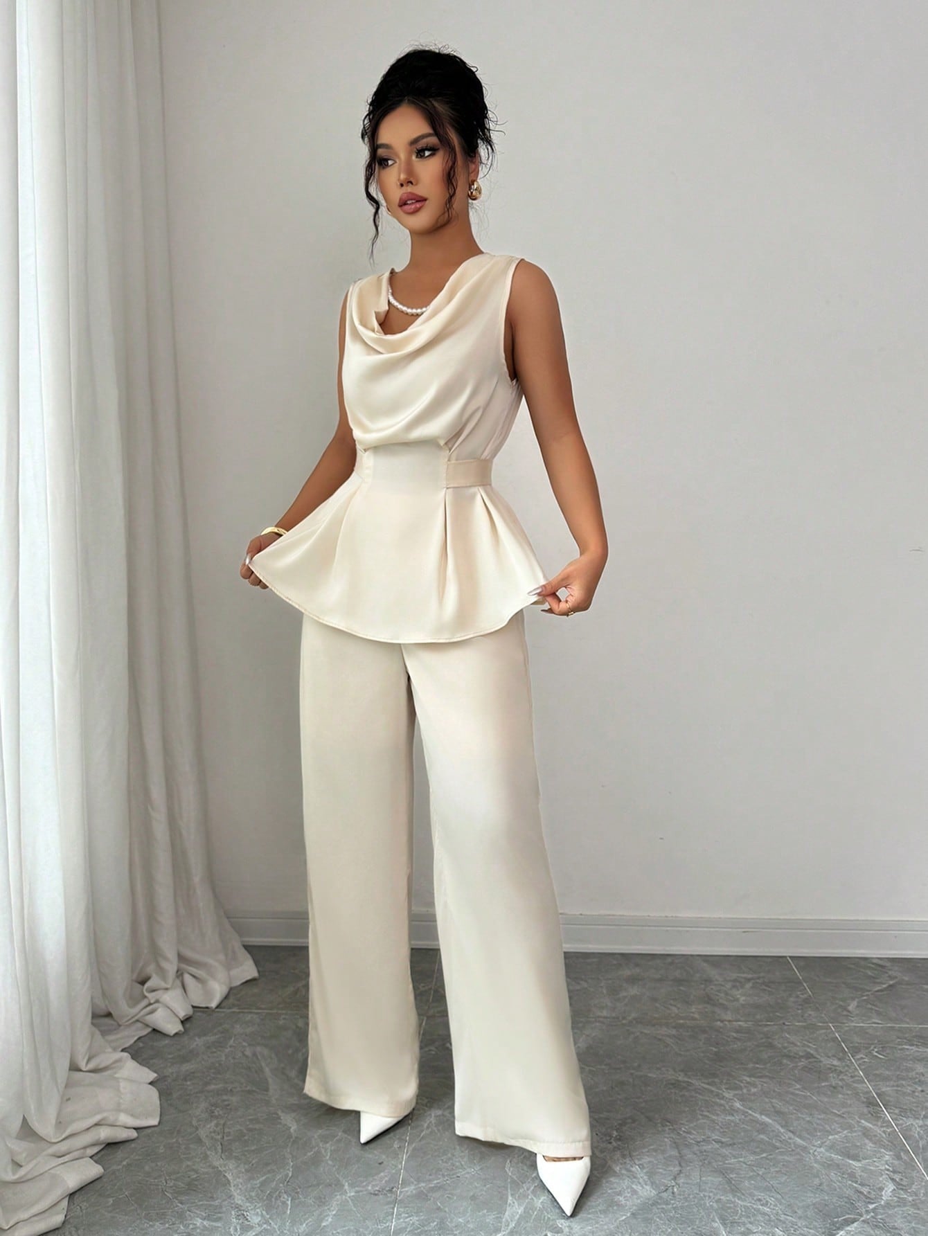 Conjunto 2 Peças Top com Cintura Marcada e Calça Reta