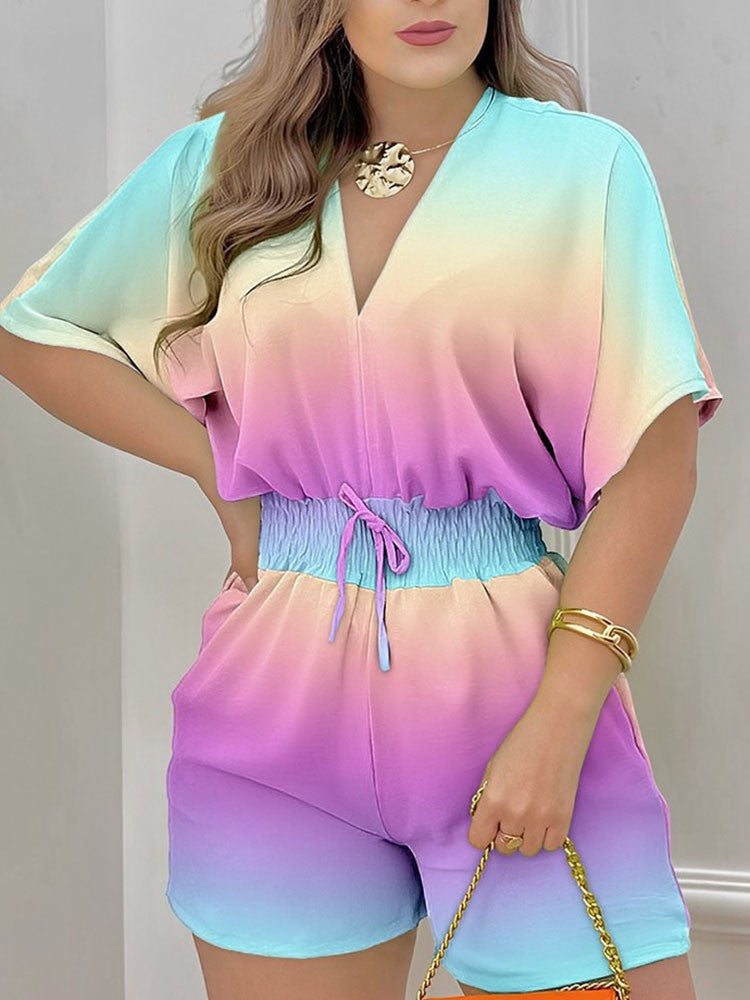 Macacão curto feminino com manga curta e decote em V