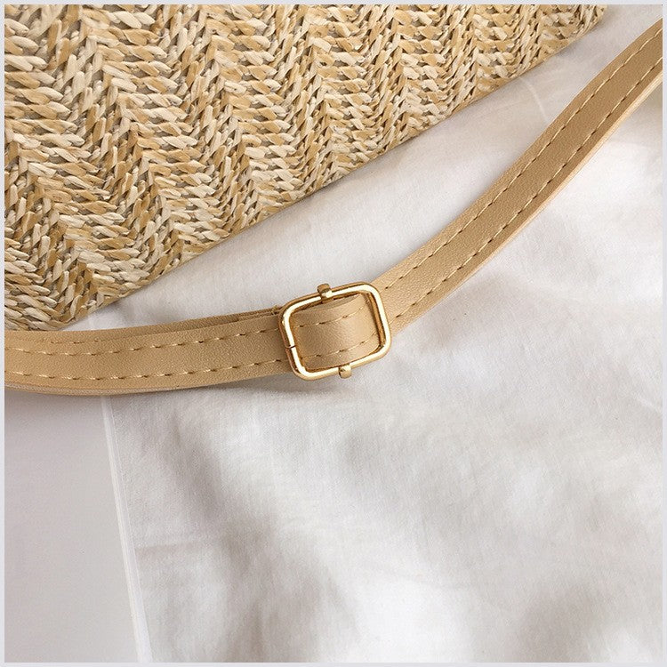 Bolsa feminina estilo em palha e rattan, com alça tiracolo/ombro.