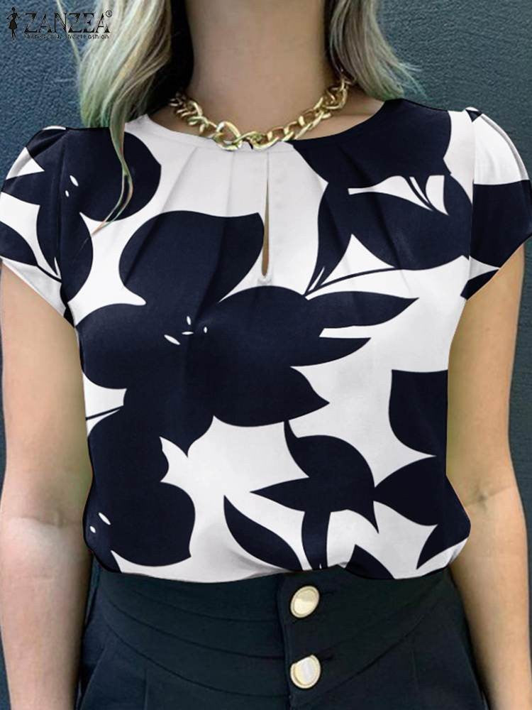 Blusa Plissada Floral com Manga Curta