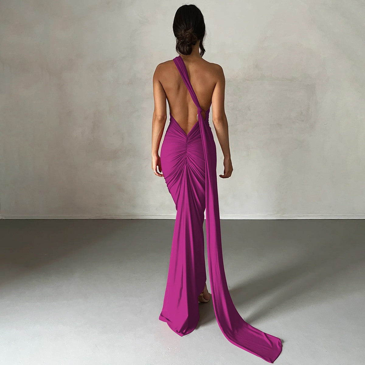 Vestido Longo Um Ombro com Laço Ajustável