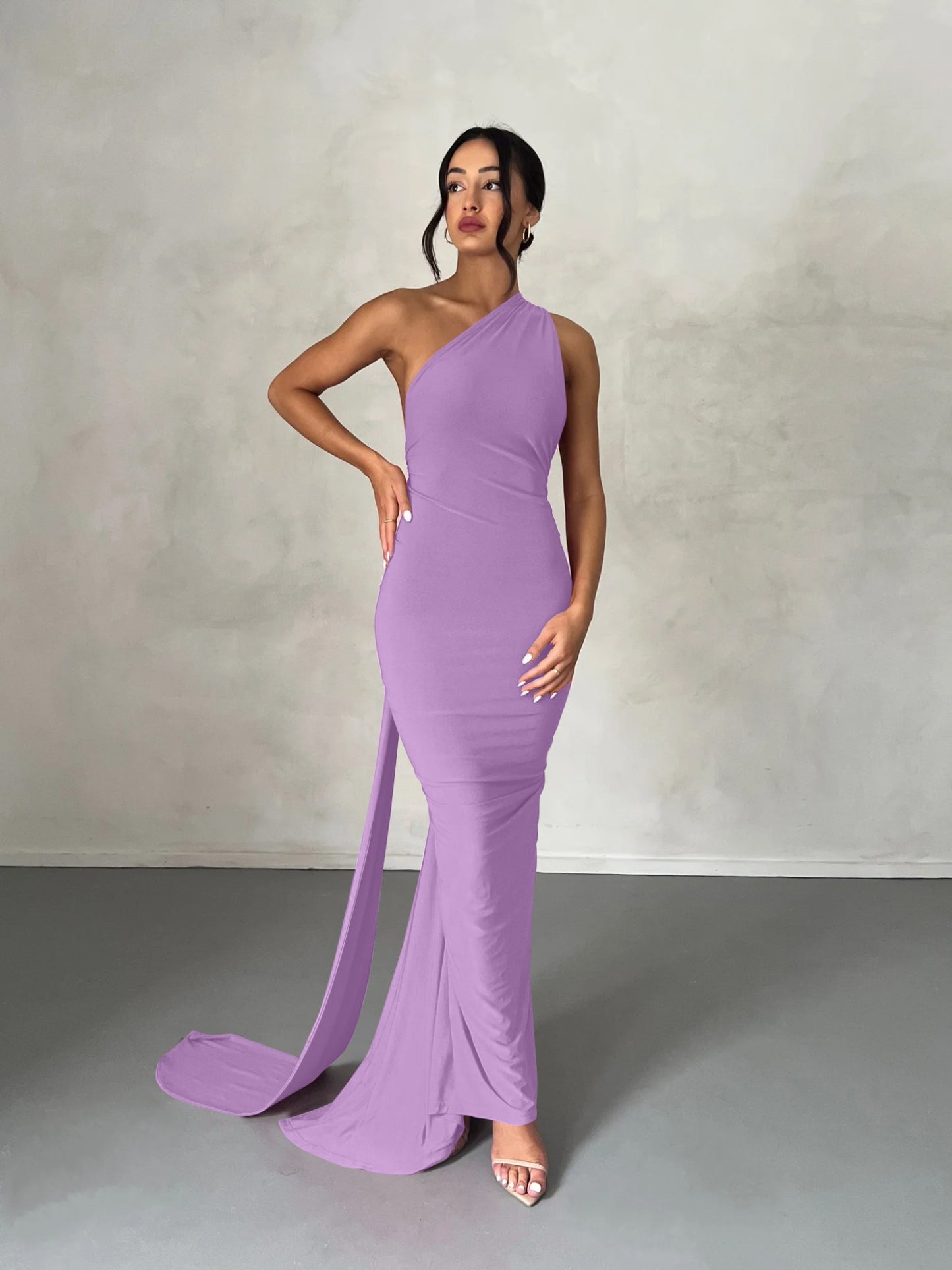 Vestido Longo Um Ombro com Laço Ajustável