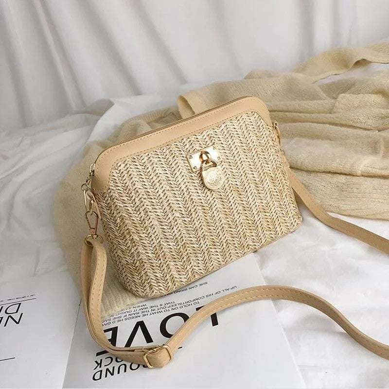 Bolsa feminina estilo em palha e rattan, com alça tiracolo/ombro.