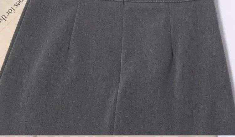 Saia Curta Cintura Alta com Fenda Lateral