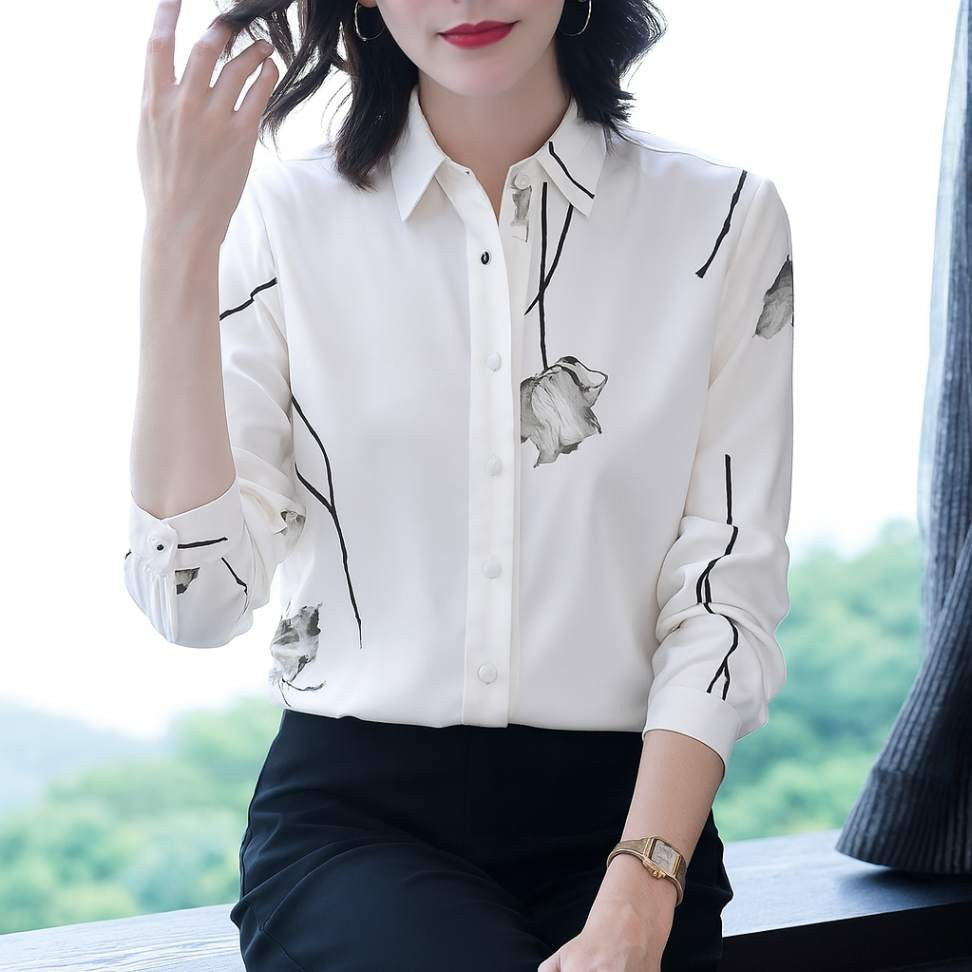 Blusa Floral Manga Longa com Gola Lapela