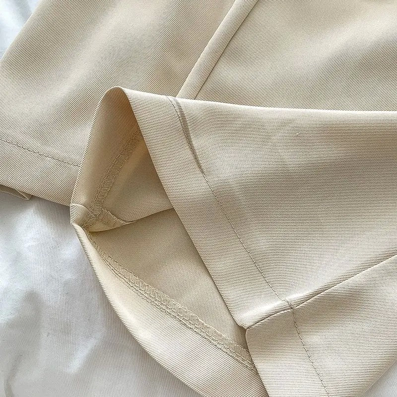 Calça feminina cintura alta, modelagem solta