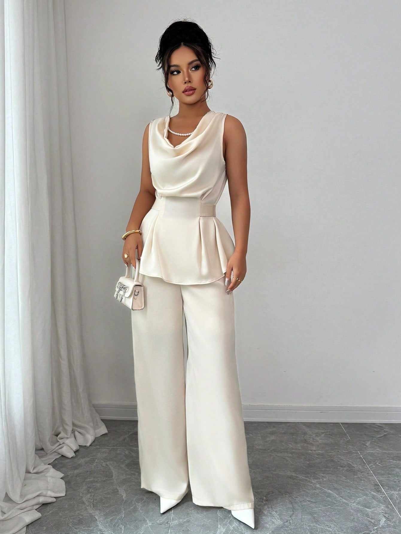 Conjunto 2 Peças Top com Cintura Marcada e Calça Reta